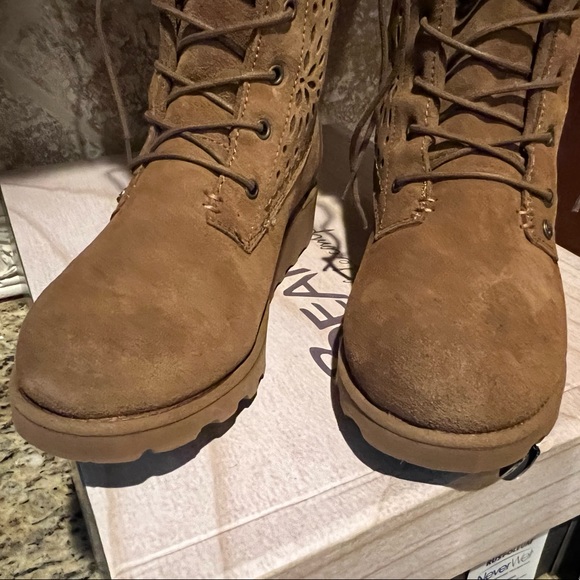 bearpaw minka wedge boot